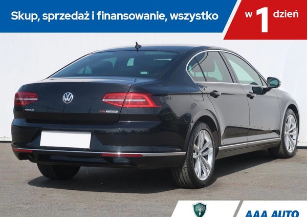 Volkswagen Passat cena 58000 przebieg: 230421, rok produkcji 2015 z Świnoujście małe 191